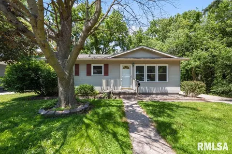 3040 Oak Street Ct, Bettendorf, IA 52722