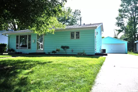 2326 46th Street Ct, Rock Island, IL 61201