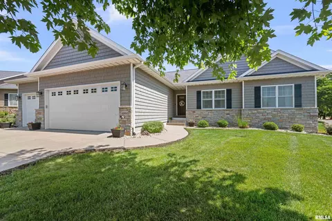 4860 59th Ave, Bettendorf, IA 52722