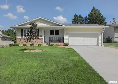 2865 S Hampton Dr, Bettendorf, IA 52722