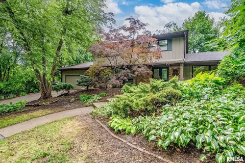 17 Wildwood Trl, Bettendorf, IA 52722