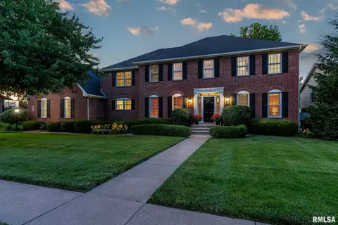 2806 E 42nd Ct, Davenport, IA 52807