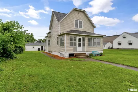 5423 3rd Ave, Moline, IL 61265