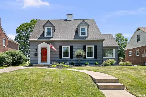 1729 Pineacre Ave, Davenport, IA 52803