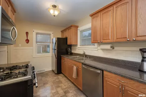 824 20th Ave, Moline, IL 61265 photo 10