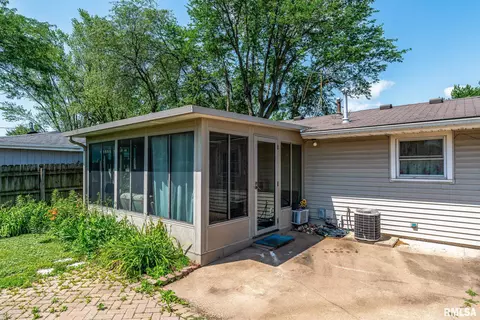 2311 11th St, Silvis, IL 61282 photo 12