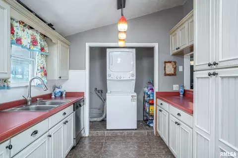 2311 11th St, Silvis, IL 61282 photo 9