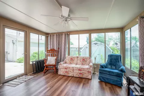 2311 11th St, Silvis, IL 61282 photo 8