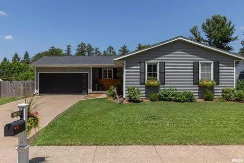 1924 E Rusholme St, Davenport, IA 52803