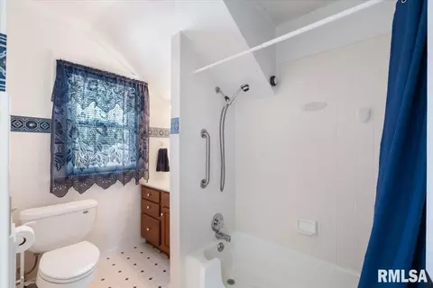 2415 5th St, Moline, IL 61265 photo 32