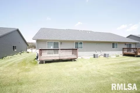 1731 E Lomar St, Eldridge, IA 52748 photo 2