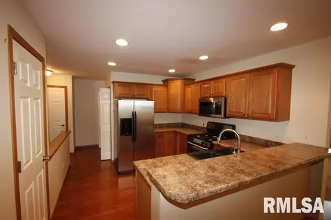 1731 E Lomar St, Eldridge, IA 52748 photo 5