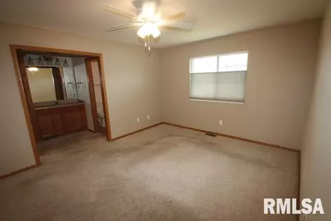 1731 E Lomar St, Eldridge, IA 52748 photo 7