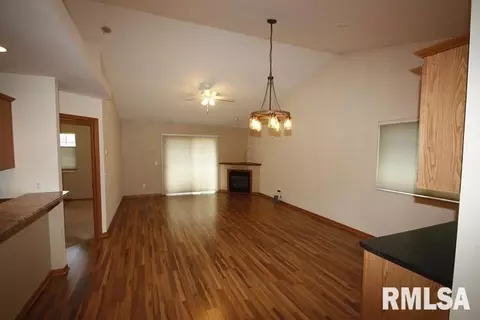 1731 E Lomar St, Eldridge, IA 52748 photo 4
