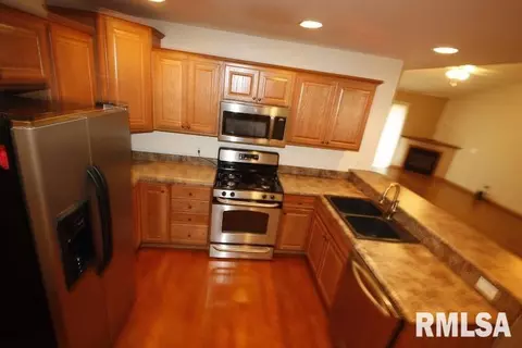 1731 E Lomar St, Eldridge, IA 52748 photo 6
