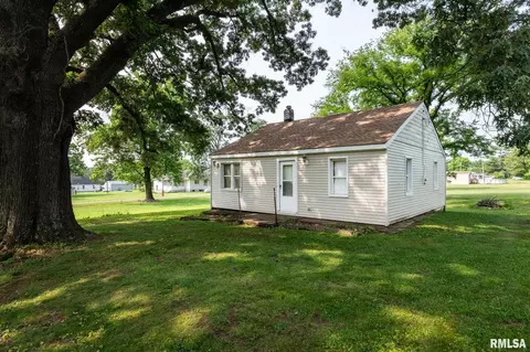 105 Laurel St, Stonefort, IL 62987