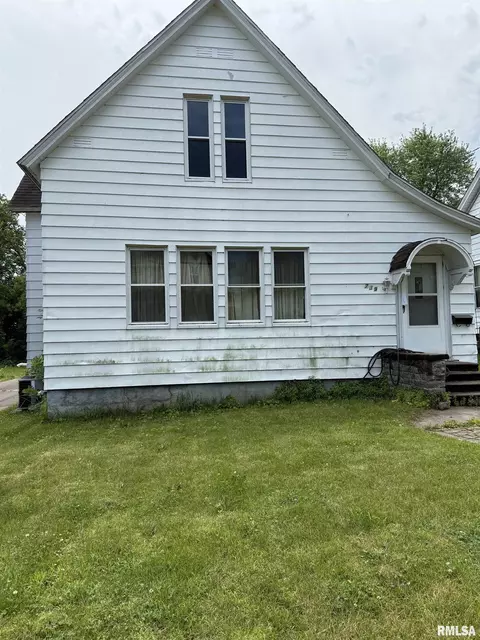 739 15th Ave S, Clinton, IA 52732