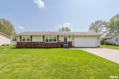 209 Hilltop St, Colona, IL 61241