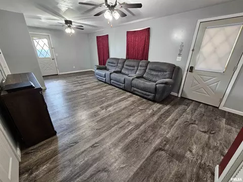 2409 9th St, Silvis, IL 61282 photo 9