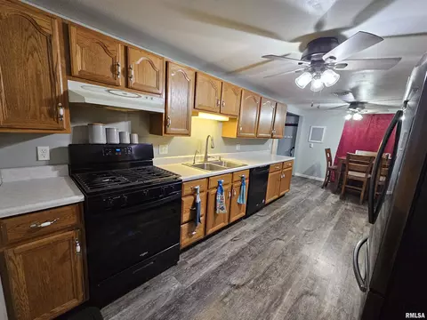 2409 9th St, Silvis, IL 61282 photo 5