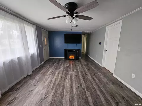2409 9th St, Silvis, IL 61282 photo 11