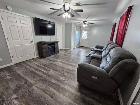 2409 9th St, Silvis, IL 61282 photo 10