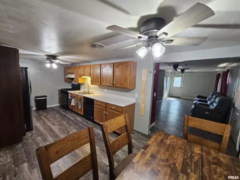 2409 9th St, Silvis, IL 61282 photo 4