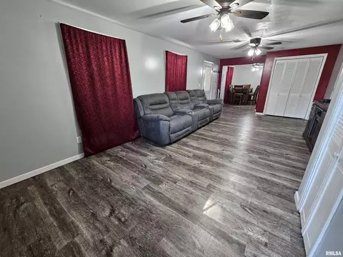 2409 9th St, Silvis, IL 61282 photo 8