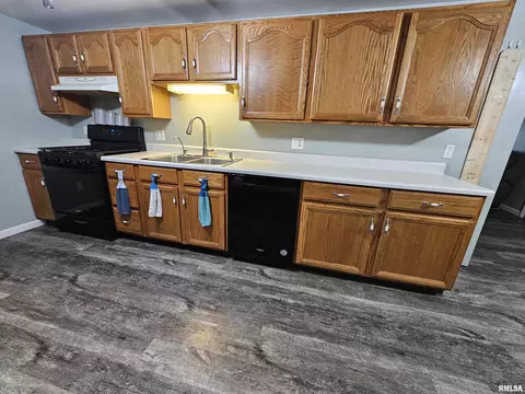 2409 9th St, Silvis, IL 61282 photo 6