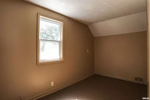 1607 Pershing Blvd, Clinton, IA 52732 photo 15