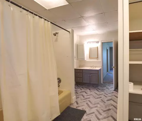 1607 Pershing Blvd, Clinton, IA 52732 photo 9