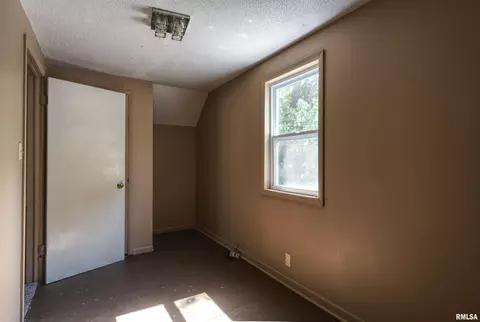 1607 Pershing Blvd, Clinton, IA 52732 photo 14