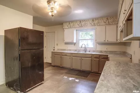 1607 Pershing Blvd, Clinton, IA 52732 photo 18