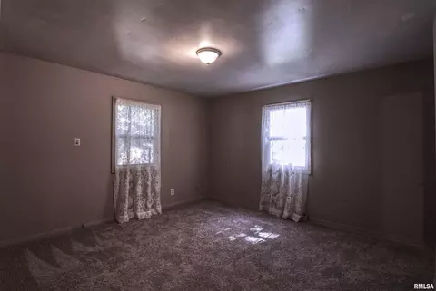 1607 Pershing Blvd, Clinton, IA 52732 photo 10