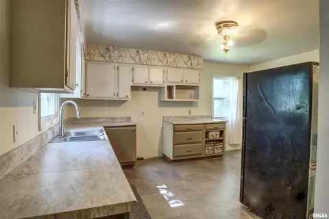 1607 Pershing Blvd, Clinton, IA 52732 photo 17
