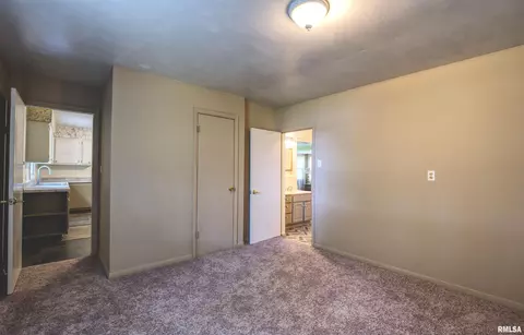 1607 Pershing Blvd, Clinton, IA 52732 photo 4