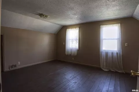 1607 Pershing Blvd, Clinton, IA 52732 photo 13