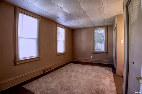 1607 Pershing Blvd, Clinton, IA 52732 photo 11