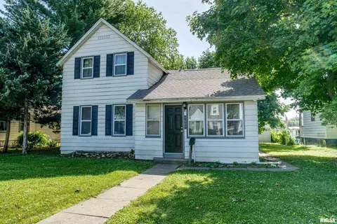 1607 Pershing Blvd, Clinton, IA 52732