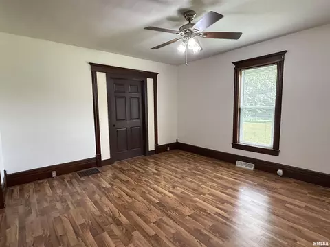 907 13th St, Viola, IL 61486 photo 22