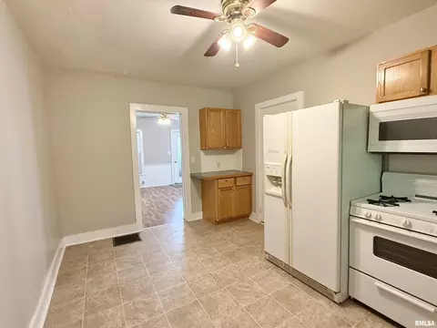 907 13th St, Viola, IL 61486 photo 18