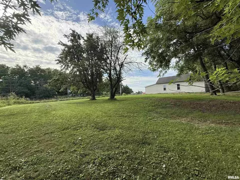 907 13th St, Viola, IL 61486 photo 8