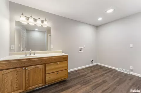 907 13th St, Viola, IL 61486 photo 20