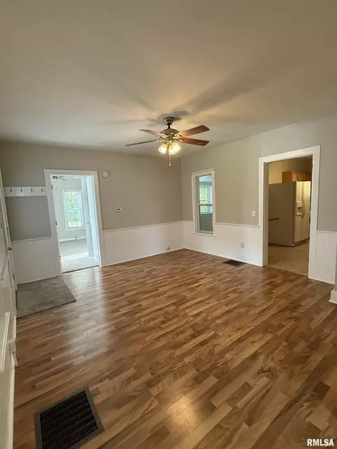907 13th St, Viola, IL 61486 photo 15