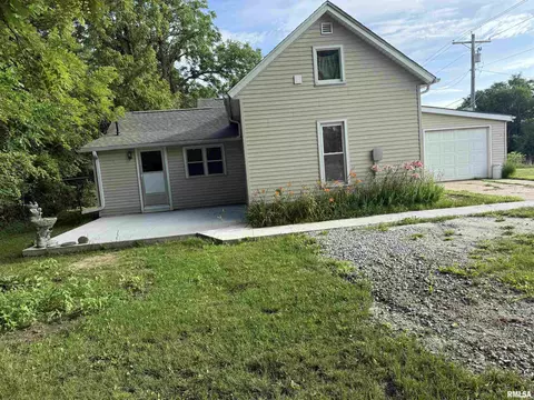 907 13th St, Viola, IL 61486 photo 2