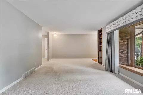 5315 34th Ave, Moline, IL 61265 photo 10