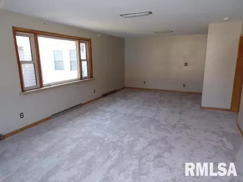 405 3rd St, Moline, IL 61265 photo 2