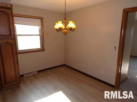 405 3rd St, Moline, IL 61265 photo 12