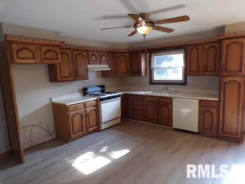 405 3rd St, Moline, IL 61265 photo 8