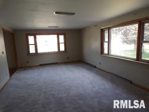 405 3rd St, Moline, IL 61265 photo 3